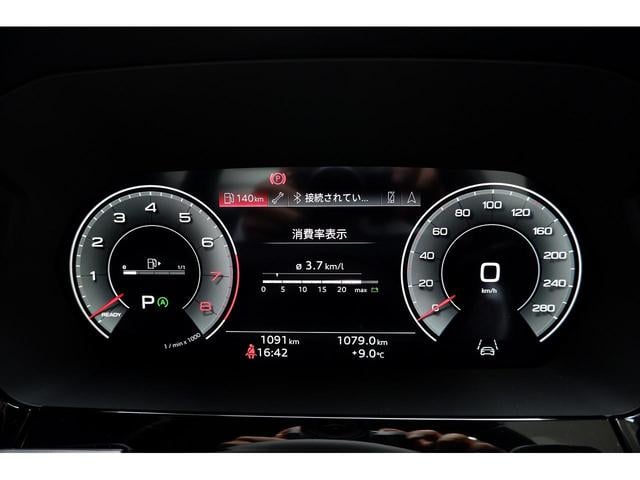 ���[�^�[�ނ͍��̊�Ղɔ��F�̖�����ƐԐF�̎w�j�ŕ\������A����Ղ����F���̗ǂ��f�U�C���ƂȂ��Ă��܂��B