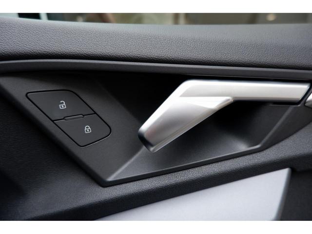 �C���i�[�h�A�n���h���͎����肪����₷���`��ɐ݌v����Ă���܂��B�X�g���X�Ȃ��h�A���J�ł��܂��B