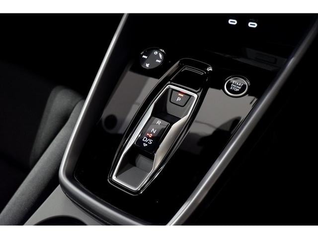 �R���p�N�g�ȐV�`��̃V�t�g�X�C�b�`���̗p���A���쐫�����サ�܂����B�g�����X�~�b�V�����͂V���r�g���j�b�N�ł��B