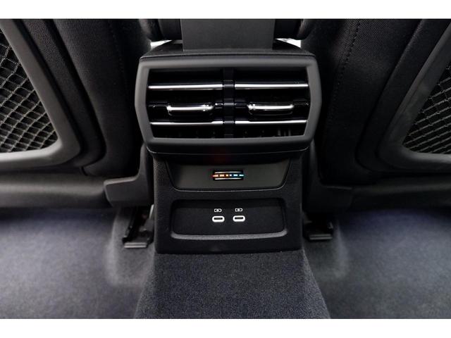 ��ȗp�ɔz�u���ꂽ�G�A�R���̐��o�����ł��B��Ȃ̕������K�ȃh���C�u���y���߂܂��B�܂��A�[�d�݂̂̂t�r�a�|�[�g�𑕔����Ă���܂��B