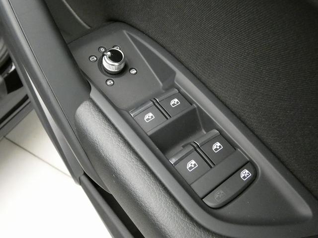 Ｑ５スポーツバック ４０ＴＤＩクワトロ　アドバンスド　４ＷＤ　電動シート　ＡＣＣ　サラウンドビューカメラ　メモリーナビ　衝突被害軽減ブレーキ　ＬＥＤライト　Ｐアシスト　Ｓヒーター（32枚目）