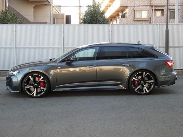 ＲＳ６アバント パフォーマンス ベースグレード　ブラックＡｕｄｉｒｉｎｇｓ＆カーボングロスブラックスタイリングパッケージ　Ｂａｎｇ＆Ｏｌｕｆｓｅｎ３Ｄアドバンストサウンドシステム　ＲＳスポーツエキゾーストシステム　ブレーキキャリパーレッド　エアサス（5枚目）