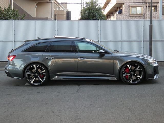 ＲＳ６アバント パフォーマンス ベースグレード　ブラックＡｕｄｉｒｉｎｇｓ＆カーボングロスブラックスタイリングパッケージ　Ｂａｎｇ＆Ｏｌｕｆｓｅｎ３Ｄアドバンストサウンドシステム　ＲＳスポーツエキゾーストシステム　ブレーキキャリパーレッド　エアサス（6枚目）