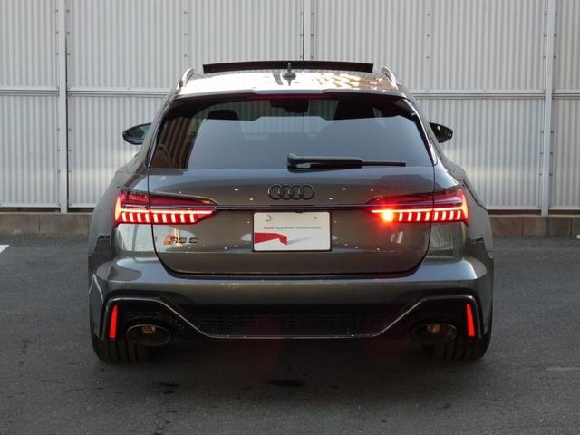 ＲＳ６アバント パフォーマンス ベースグレード　ブラックＡｕｄｉｒｉｎｇｓ＆カーボングロスブラックスタイリングパッケージ　Ｂａｎｇ＆Ｏｌｕｆｓｅｎ３Ｄアドバンストサウンドシステム　ＲＳスポーツエキゾーストシステム　ブレーキキャリパーレッド　エアサス（9枚目）