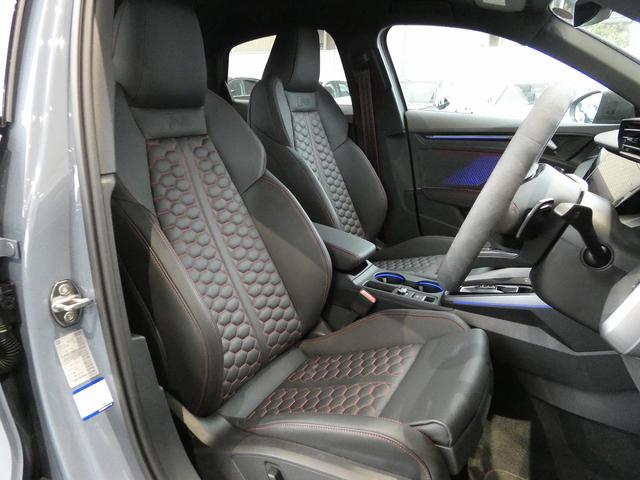 ＲＳ３ ベースグレード　４ＷＤ　ＲＳダンピングコントロールサスペンション　ＲＳスポーツエキゾーストシステム　ＲＳデザインパッケージレッド　エクステリアミラーハウジングカーボン　ＳＯＮＯＳ３Ｄサウンドシステム（46枚目）