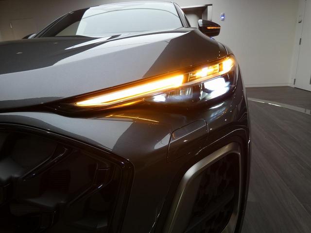 �}�g���N�X�k�d�c�w�b�h���C�g�͑Ό��Ԃ�O���̎ԗ��𒼐ڏƂ炷���Ƃ�����A�K�v�ɉ����Ď��͂̐l��Ԃ��s���|�C���g�ŏƎ˂��܂��B