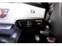 レーザーセンサーで前方車両を検知しブレーキやアクセル操作を一定に維持する「アダプティブクルーズコントロール」を装備しています。高速道路などで快適なロングドライブをサポートします。