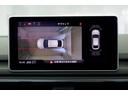 車両の4つのカメラから得た映像を合成して、あたかも上空から眺めているような映像をMMIモニターに表示し、車両周辺にある障害物や歩行者などを発見できます。
