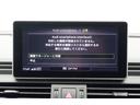 AppleのCarPlayやAndroid Autoのアプリを通じて、スマートフォンのコンテンツをMMIディスプレイに表示することができます。