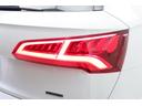 LEDリヤコンビネーションライトです。素早い発光で後続車両の視認性を高めます。
