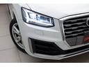 LEDヘッドライト標準装備車です。明瞭な太陽光に近い光源で路面を照射します。