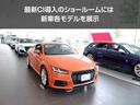 最新CI導入のショールームには新車各モデルを展示。