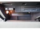 グローブBOX内部にはETC車載器とCDやSDカード挿入口があります。