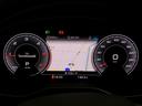 画面のレイアウトはステアリングのスイッチで切り替えることができ、運転に集中しながら、必要な情報を瞬時に得ることができます。
