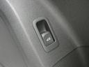 運転席からでもトランクゲートを開口できます。