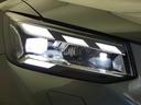 マトリクスLEDヘッドライトは対向車や前方の車両を直接照らすことを避け、必要に応じて周囲の人や車をピンポイントで照射します。