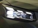 マトリクスLEDヘッドライトは車両に搭載されたカメラとソフトウェアによって感知・解析し、周囲の状況、対向車や先行車両の位置に合わせてヘッドライトの照射を自動調整します。