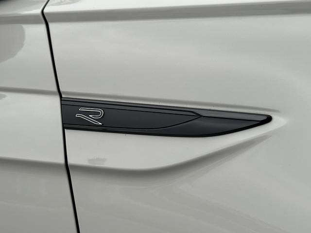 ポロ TSI Rライン ワンオーナー LEDヘッドライト 純正ナビゲーション バックカメラ 純正アルミホイール ドライブレコーダー ワイヤレス充電(28枚目)