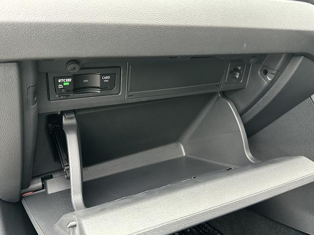 ポロ TSI Rライン ワンオーナー LEDヘッドライト 純正ナビゲーション バックカメラ 純正アルミホイール ドライブレコーダー ワイヤレス充電(29枚目)