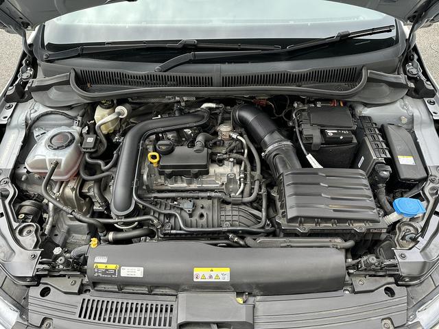 ポロ TSI Rライン ワンオーナー LEDヘッドライト 純正ナビゲーション バックカメラ 純正アルミホイール ドライブレコーダー ワイヤレス充電(30枚目)