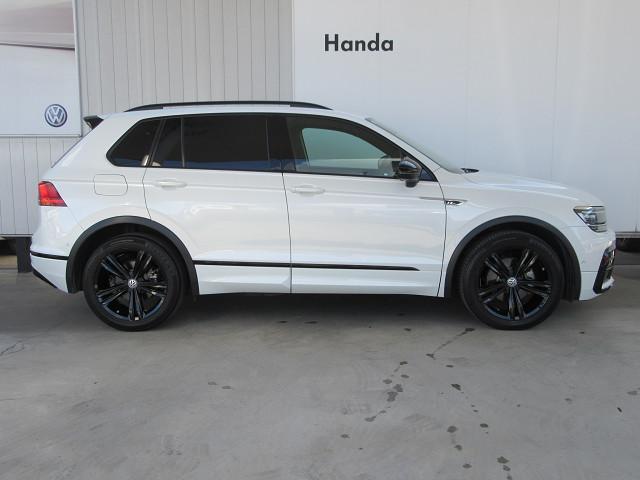 ティグアン ＴＳＩ　Ｒライン　ブラックスタイル　ワンオーナー　禁煙車　特別仕様車ブラックスタイル　ＬＥＤヘッドライト　ＴＶチューナー　液晶メーター　ＣＤ、ＤＶＤ対応　純正ナビゲーション（4枚目）