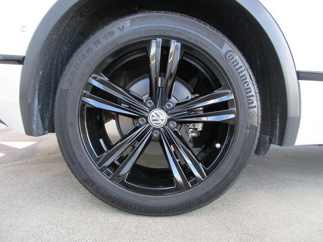 ティグアン ＴＳＩ　Ｒライン　ブラックスタイル　ワンオーナー　禁煙車　特別仕様車ブラックスタイル　ＬＥＤヘッドライト　ＴＶチューナー　液晶メーター　ＣＤ、ＤＶＤ対応　純正ナビゲーション（8枚目）