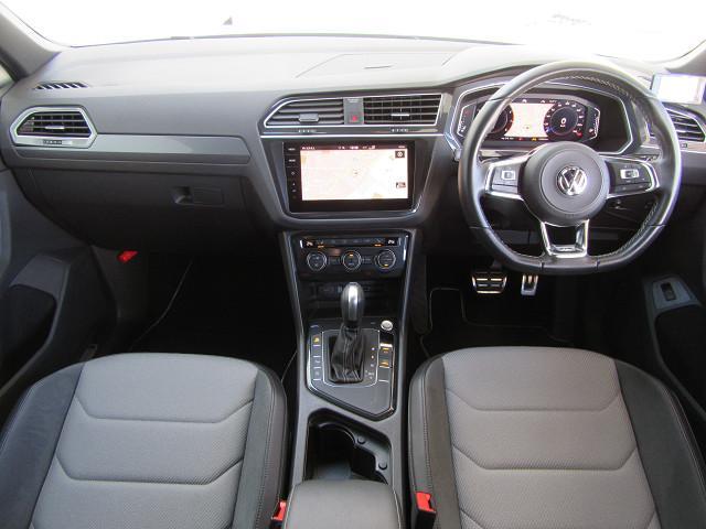 ティグアン ＴＳＩ　Ｒライン　ブラックスタイル　ワンオーナー　禁煙車　特別仕様車ブラックスタイル　ＬＥＤヘッドライト　ＴＶチューナー　液晶メーター　ＣＤ、ＤＶＤ対応　純正ナビゲーション（11枚目）