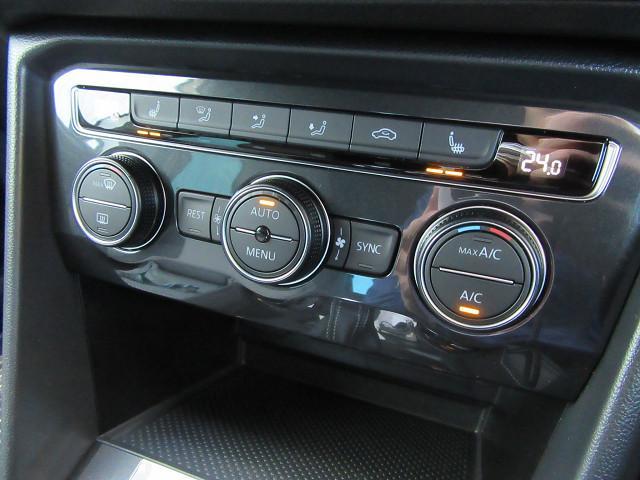 ティグアン ＴＳＩ　Ｒライン　ブラックスタイル　ワンオーナー　禁煙車　特別仕様車ブラックスタイル　ＬＥＤヘッドライト　ＴＶチューナー　液晶メーター　ＣＤ、ＤＶＤ対応　純正ナビゲーション（19枚目）