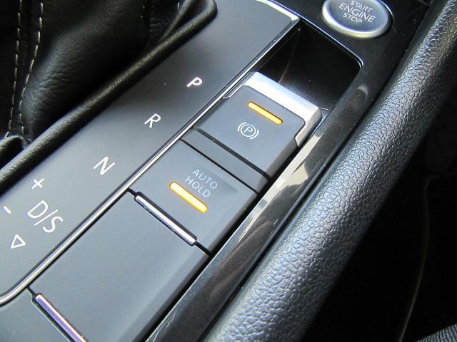 ティグアン ＴＳＩ　Ｒライン　ブラックスタイル　ワンオーナー　禁煙車　特別仕様車ブラックスタイル　ＬＥＤヘッドライト　ＴＶチューナー　液晶メーター　ＣＤ、ＤＶＤ対応　純正ナビゲーション（24枚目）