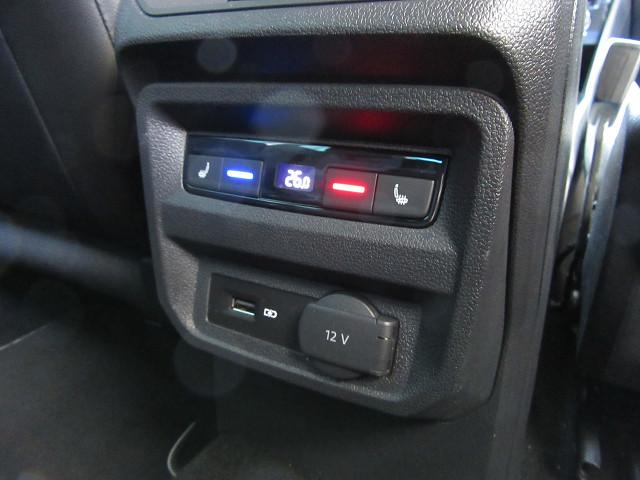 ティグアン ＴＳＩ　Ｒライン　ブラックスタイル　ワンオーナー　禁煙車　特別仕様車ブラックスタイル　ＬＥＤヘッドライト　ＴＶチューナー　液晶メーター　ＣＤ、ＤＶＤ対応　純正ナビゲーション（30枚目）