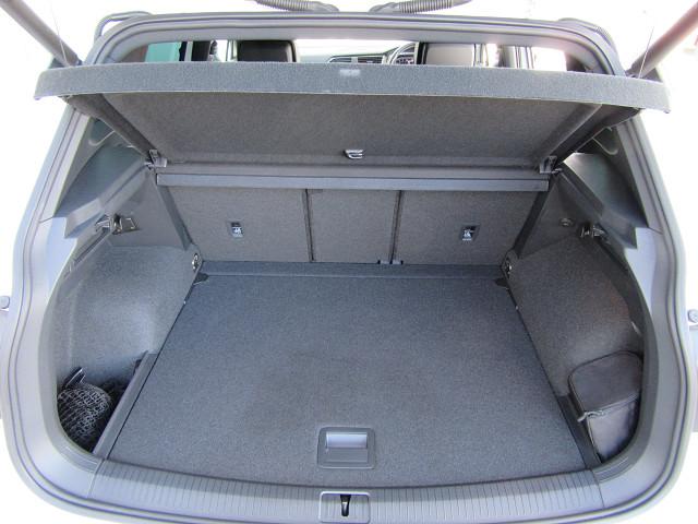 ティグアン ＴＳＩ　Ｒライン　ブラックスタイル　ワンオーナー　禁煙車　特別仕様車ブラックスタイル　ＬＥＤヘッドライト　ＴＶチューナー　液晶メーター　ＣＤ、ＤＶＤ対応　純正ナビゲーション（32枚目）