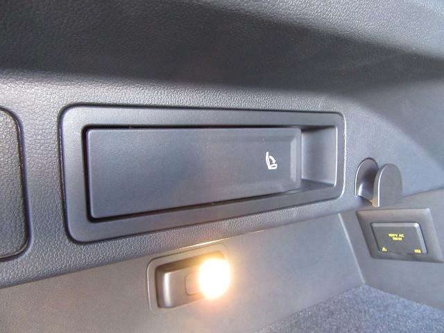 ティグアン ＴＳＩ　Ｒライン　ブラックスタイル　ワンオーナー　禁煙車　特別仕様車ブラックスタイル　ＬＥＤヘッドライト　ＴＶチューナー　液晶メーター　ＣＤ、ＤＶＤ対応　純正ナビゲーション（34枚目）