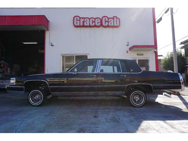 キャデラックフリートウッド ブロアム 8ナンバー放送宣伝車 トリプルブラック ハイドロ2P4B(8Bラック)セミレインフォース ダブルクッション 13インチワイヤーホイール クラシックグリル コンチキット(6枚目)