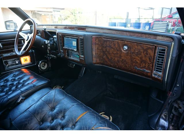 キャデラックフリートウッド ブロアム 8ナンバー放送宣伝車 トリプルブラック ハイドロ2P4B(8Bラック)セミレインフォース ダブルクッション 13インチワイヤーホイール クラシックグリル コンチキット(18枚目)