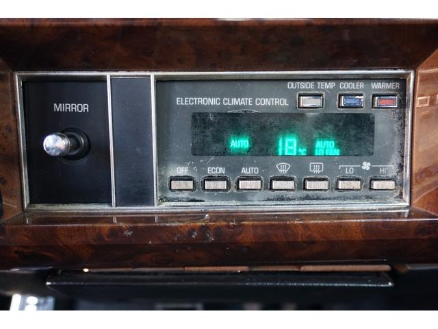 キャデラックフリートウッド ブロアム 8ナンバー放送宣伝車 トリプルブラック ハイドロ2P4B(8Bラック)セミレインフォース ダブルクッション 13インチワイヤーホイール クラシックグリル コンチキット(24枚目)