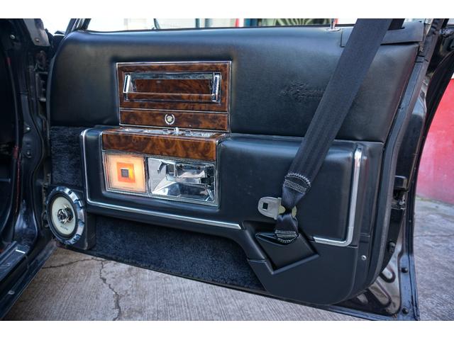 キャデラックフリートウッド ブロアム 8ナンバー放送宣伝車 トリプルブラック ハイドロ2P4B(8Bラック)セミレインフォース ダブルクッション 13インチワイヤーホイール クラシックグリル コンチキット(30枚目)