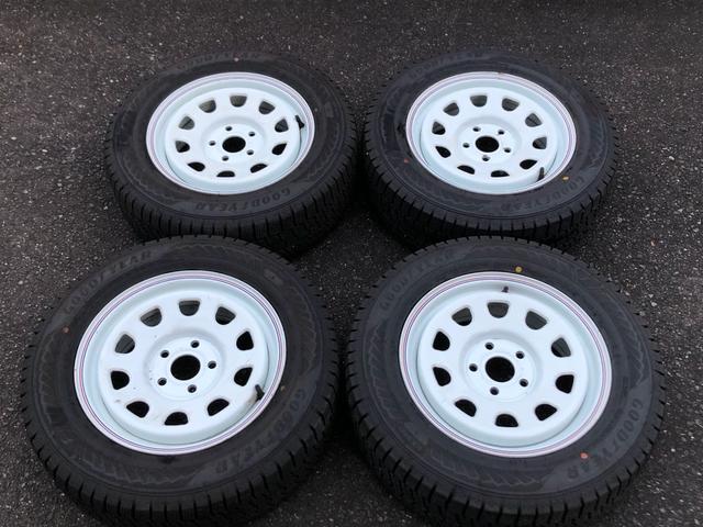 オプション　スタッドレスタイア　　トリコロールストライプ付き　ホワイトスチールホィール　ｘ４本　　１９，９００円