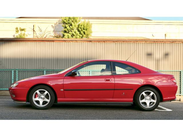 ４０６ クーペ　２．２　　５ＭＴ　左ハンドル　　ワンオーナー　２００４年にベルギープジョーに発注し船積み前にバンパーを前期型に交換し自社輸入した最終型（3枚目）