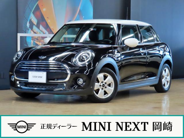 ＭＩＮＩ クーパー　５ＤＯＯＲ／ミッドナイトブラック／禁煙車／衝突軽減ブレーキ／純正ナビゲーション／純正バックカメラ／ＥＴＣ付／ＬＥＤヘッドライト／ＡＵＴＯライト／ＡＵＴＯワイパー／ボンネットストライプ（2枚目）