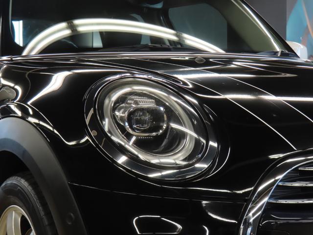 ＭＩＮＩ クーパー　５ＤＯＯＲ／ミッドナイトブラック／禁煙車／衝突軽減ブレーキ／純正ナビゲーション／純正バックカメラ／ＥＴＣ付／ＬＥＤヘッドライト／ＡＵＴＯライト／ＡＵＴＯワイパー／ボンネットストライプ（23枚目）