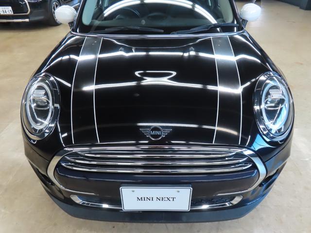 ＭＩＮＩ クーパー　５ＤＯＯＲ／ミッドナイトブラック／禁煙車／衝突軽減ブレーキ／純正ナビゲーション／純正バックカメラ／ＥＴＣ付／ＬＥＤヘッドライト／ＡＵＴＯライト／ＡＵＴＯワイパー／ボンネットストライプ（25枚目）