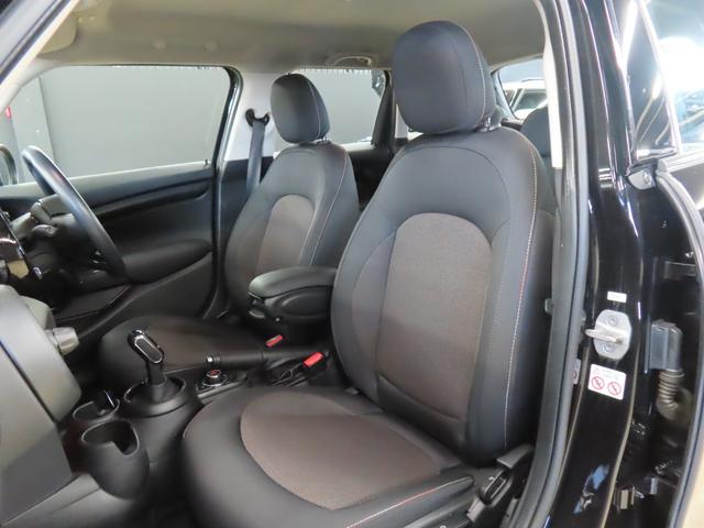 ＭＩＮＩ クーパー　５ＤＯＯＲ／ミッドナイトブラック／禁煙車／衝突軽減ブレーキ／純正ナビゲーション／純正バックカメラ／ＥＴＣ付／ＬＥＤヘッドライト／ＡＵＴＯライト／ＡＵＴＯワイパー／ボンネットストライプ（36枚目）