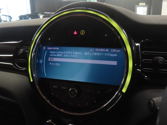 ＭＩＮＩ クーパー　５ＤＯＯＲ／エニグマティックブラック／アダプティブクルーズコントロール／衝突軽減ブレーキ／Ａｐｐｌｅ　ｃａｒ　ｐｌａｙ／純正バックカメラ／ＥＴＣ付／ＬＥＤヘッドライト／ＡＵＴＯライト／ＡＵＴＯワイパー（6枚目）