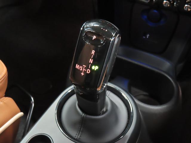 ＭＩＮＩ クーパー　５ＤＯＯＲ／エニグマティックブラック／アダプティブクルーズコントロール／衝突軽減ブレーキ／Ａｐｐｌｅ　ｃａｒ　ｐｌａｙ／純正バックカメラ／ＥＴＣ付／ＬＥＤヘッドライト／ＡＵＴＯライト／ＡＵＴＯワイパー（10枚目）