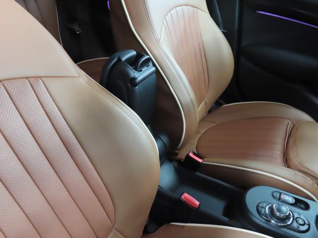 ＭＩＮＩ クーパー　５ＤＯＯＲ／エニグマティックブラック／アダプティブクルーズコントロール／衝突軽減ブレーキ／Ａｐｐｌｅ　ｃａｒ　ｐｌａｙ／純正バックカメラ／ＥＴＣ付／ＬＥＤヘッドライト／ＡＵＴＯライト／ＡＵＴＯワイパー（14枚目）