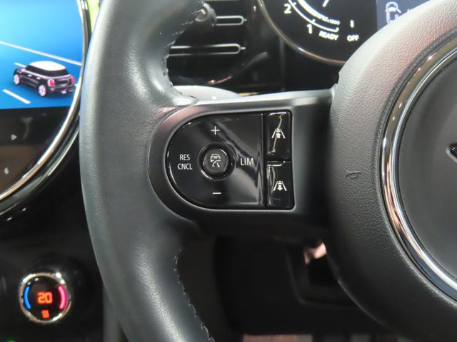 ＭＩＮＩ クーパー　５ＤＯＯＲ／エニグマティックブラック／アダプティブクルーズコントロール／衝突軽減ブレーキ／Ａｐｐｌｅ　ｃａｒ　ｐｌａｙ／純正バックカメラ／ＥＴＣ付／ＬＥＤヘッドライト／ＡＵＴＯライト／ＡＵＴＯワイパー（16枚目）