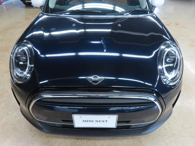 ＭＩＮＩ クーパー　５ＤＯＯＲ／エニグマティックブラック／アダプティブクルーズコントロール／衝突軽減ブレーキ／Ａｐｐｌｅ　ｃａｒ　ｐｌａｙ／純正バックカメラ／ＥＴＣ付／ＬＥＤヘッドライト／ＡＵＴＯライト／ＡＵＴＯワイパー（25枚目）