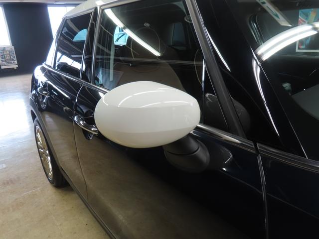 ＭＩＮＩ クーパー　５ＤＯＯＲ／エニグマティックブラック／アダプティブクルーズコントロール／衝突軽減ブレーキ／Ａｐｐｌｅ　ｃａｒ　ｐｌａｙ／純正バックカメラ／ＥＴＣ付／ＬＥＤヘッドライト／ＡＵＴＯライト／ＡＵＴＯワイパー（26枚目）