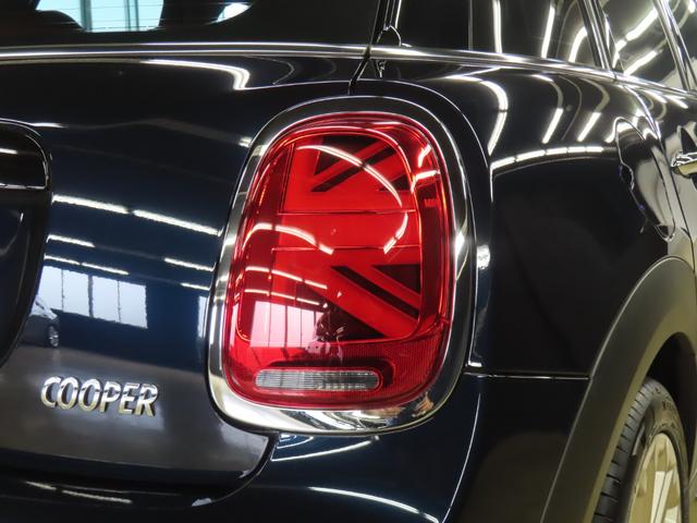 ＭＩＮＩ クーパー　５ＤＯＯＲ／エニグマティックブラック／アダプティブクルーズコントロール／衝突軽減ブレーキ／Ａｐｐｌｅ　ｃａｒ　ｐｌａｙ／純正バックカメラ／ＥＴＣ付／ＬＥＤヘッドライト／ＡＵＴＯライト／ＡＵＴＯワイパー（29枚目）