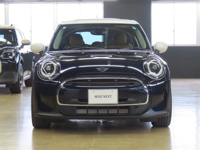 ＭＩＮＩ クーパー　５ＤＯＯＲ／エニグマティックブラック／アダプティブクルーズコントロール／衝突軽減ブレーキ／Ａｐｐｌｅ　ｃａｒ　ｐｌａｙ／純正バックカメラ／ＥＴＣ付／ＬＥＤヘッドライト／ＡＵＴＯライト／ＡＵＴＯワイパー（53枚目）